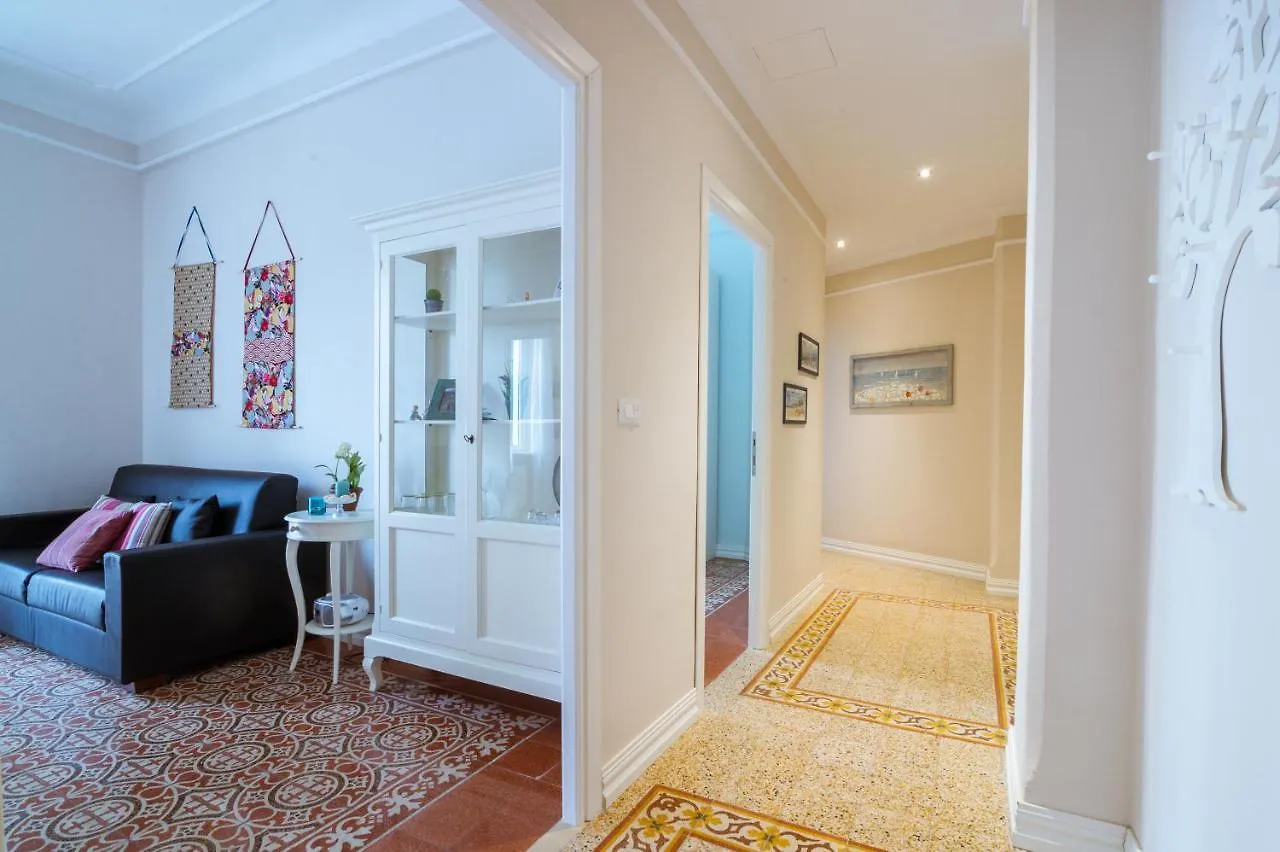 Sanremo Grand Central Apartment イタリア